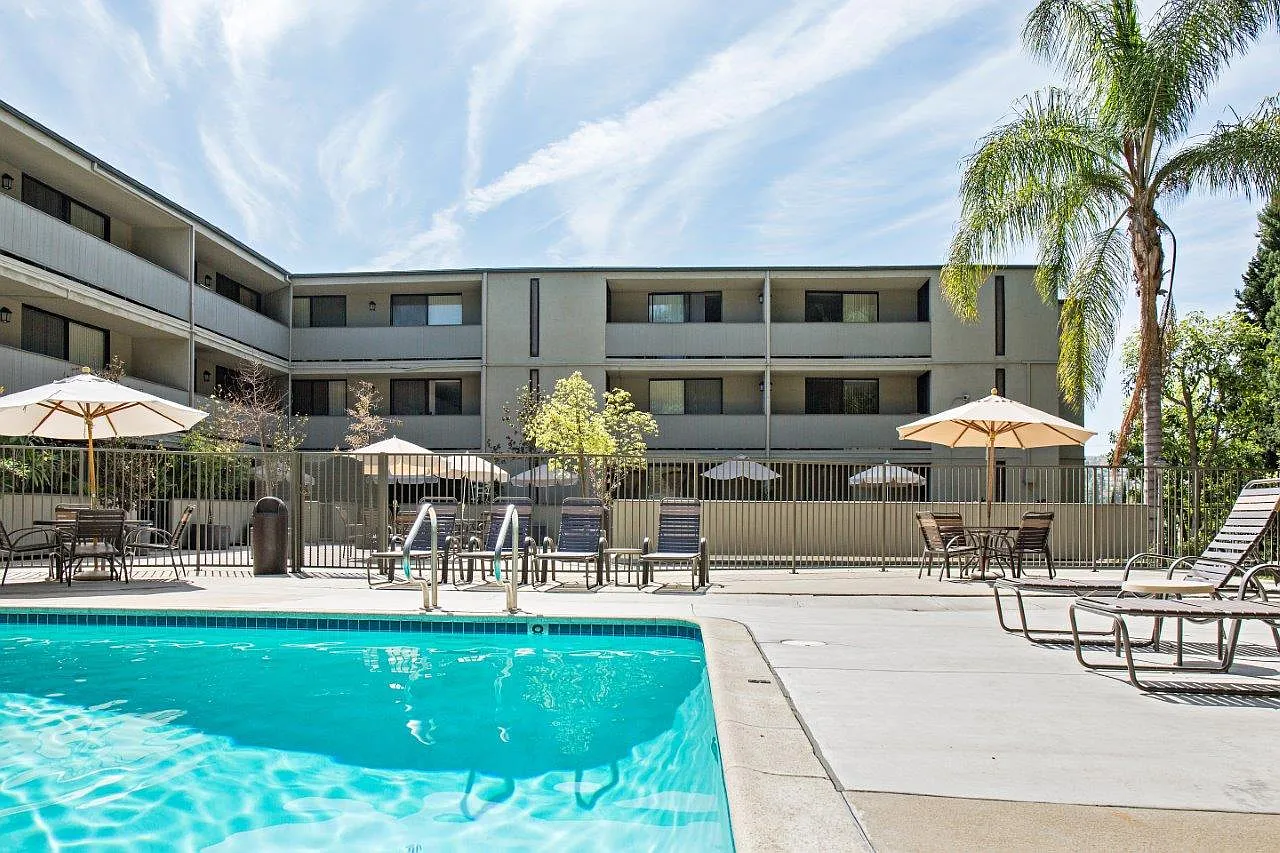 Continental Apartment Homes — Photo 4