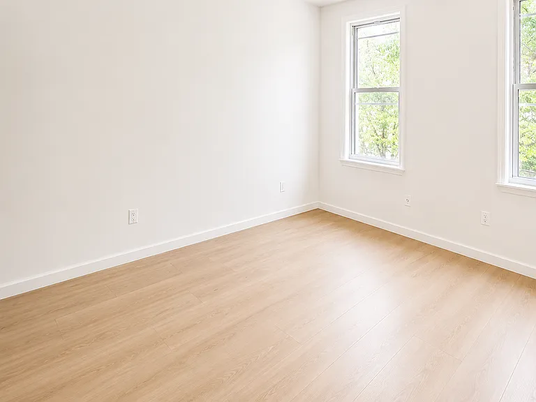 462 Onderdonk Ave #2L — Photo 4