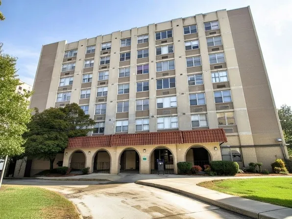 4300 W Ford City Dr APT 708, Chicago, IL 60652