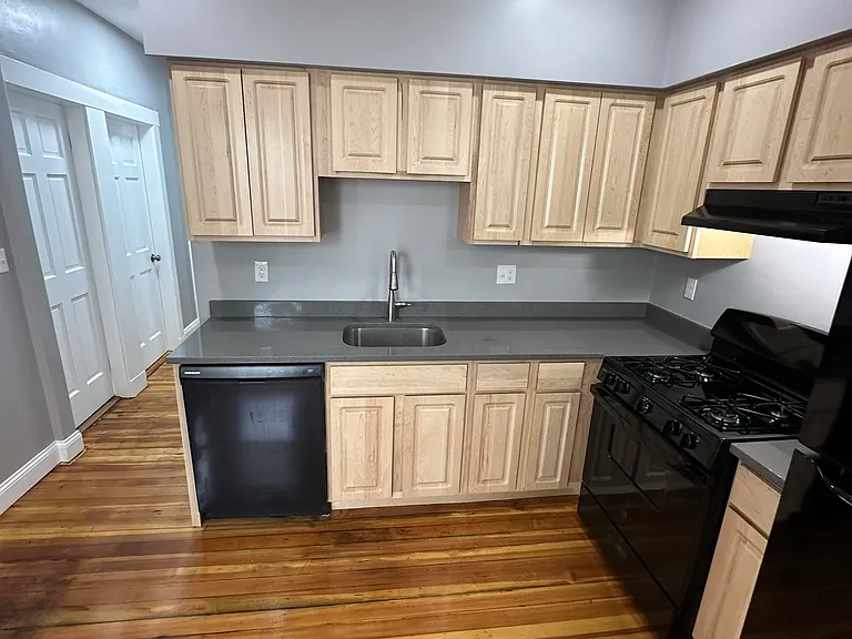 4 Sumner Sq #2 — Photo 5