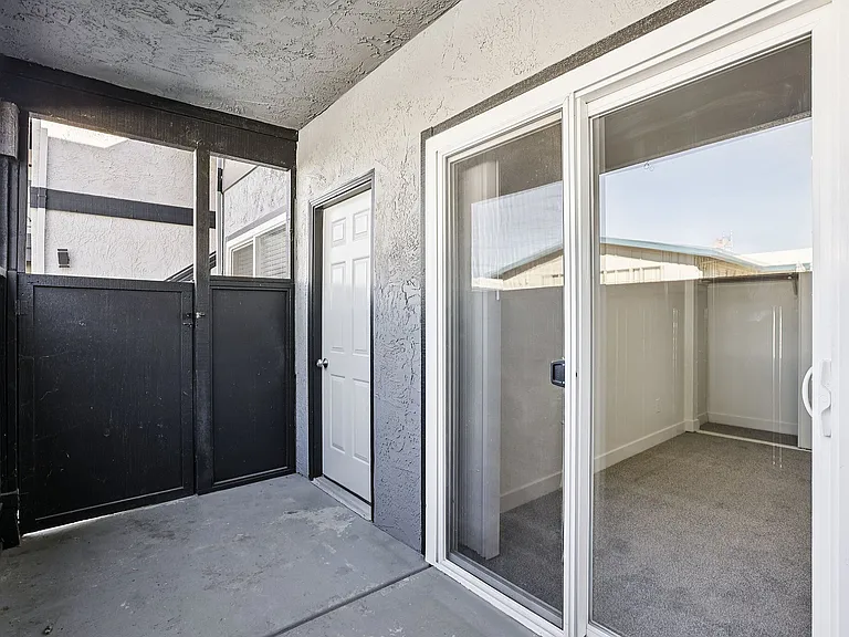 Interior 2x2