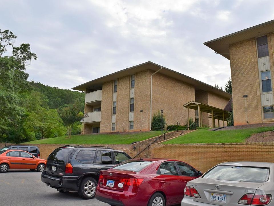 1st image of 5260 Crossbow Cir Unit 1F