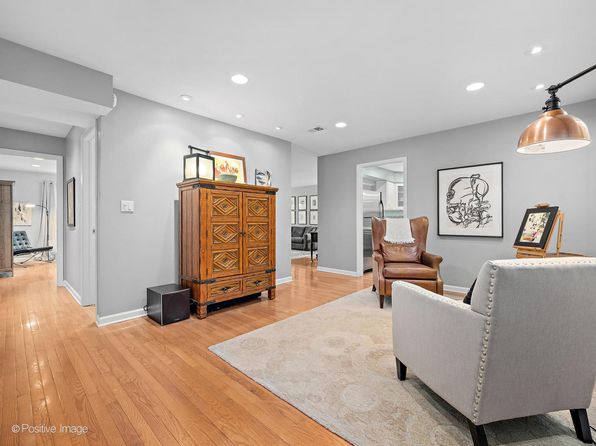 441 N Park Blvd APT 2I, Glen Ellyn, IL 60137
