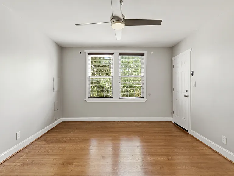 1231 Penn St NE — Photo 11