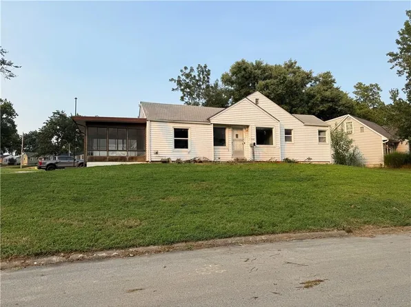 1325 NE Marvin Ct, Kansas City, MO 64118