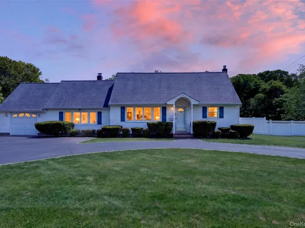 376 S Country Road, East Patchogue, NY 11772