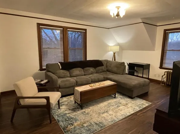 25 Delos St W, Saint Paul, MN 55107