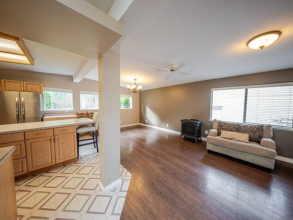 5th image of 1876 Vera Rd