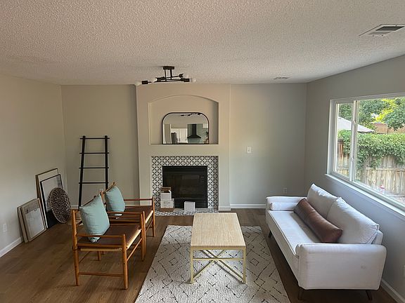 5th image of 9548 Castle Ridge Cir