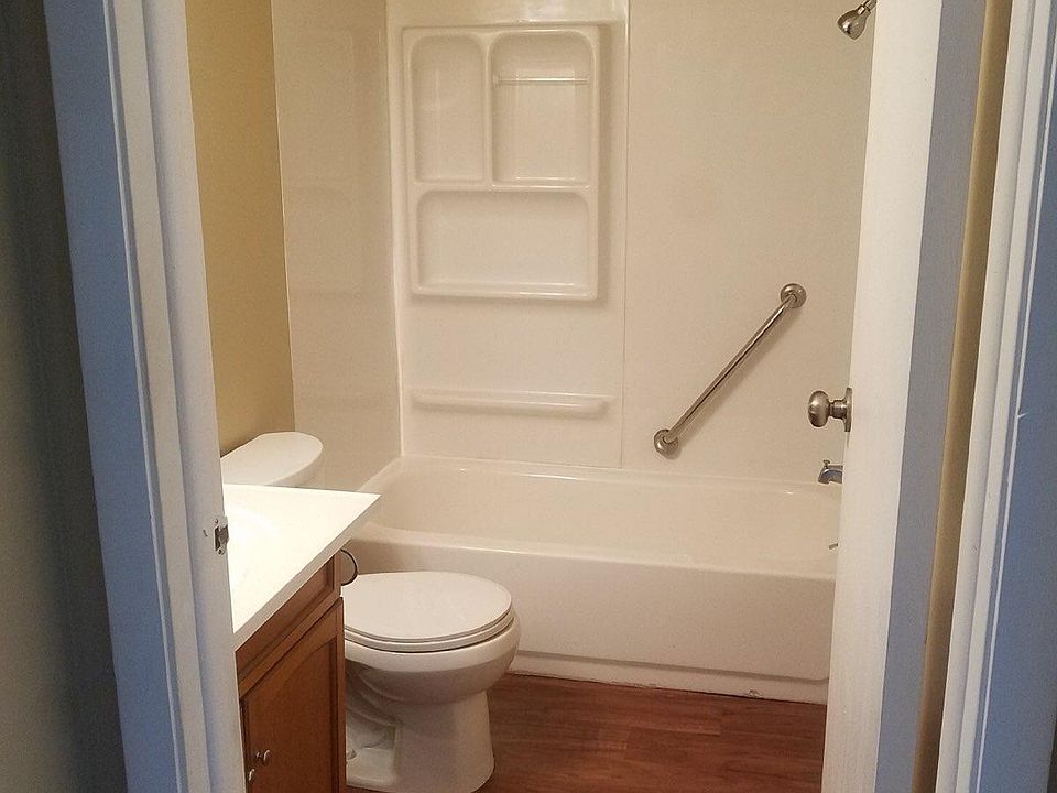 2nd image of 515 Dogwood Ln APT 10