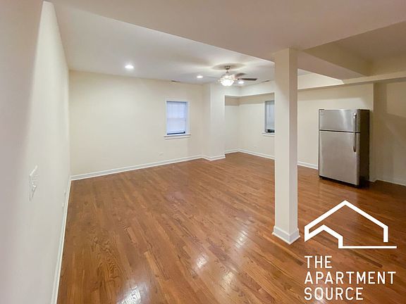 2nd image of 1827 W Leland Ave APT Gdn