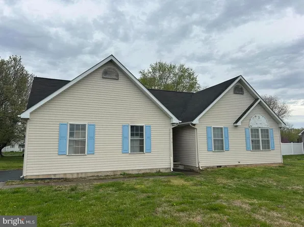 427 W High St, Felton, DE 19943