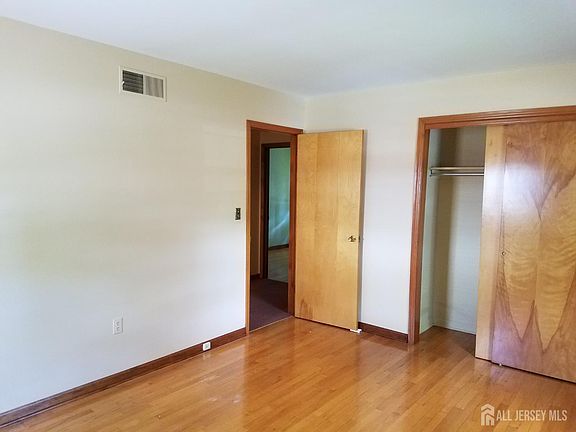 2nd image of 6 S Middlebush Rd