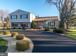 17 Karen Rd, Holland, PA 18966