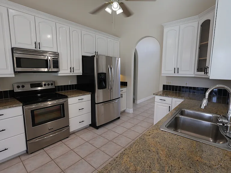 4905 Sands Blvd — Photo 12