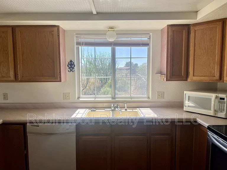 132 Flora Pl — Photo 15