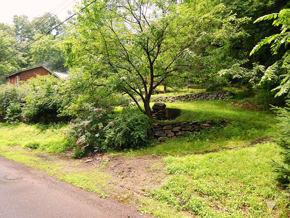 Approach from Road to Drivwy