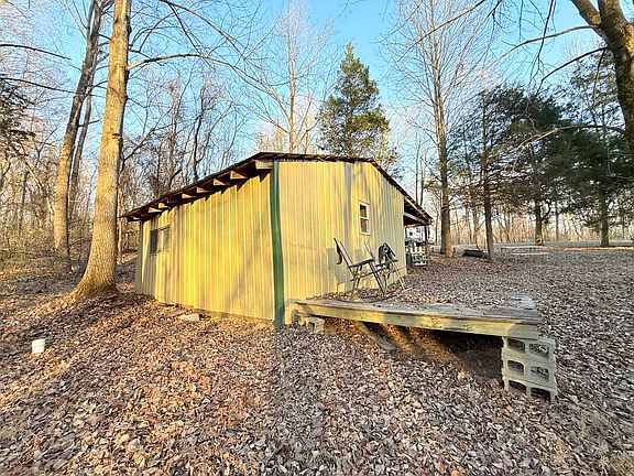 4th image of 215 Tucker Hill Rd