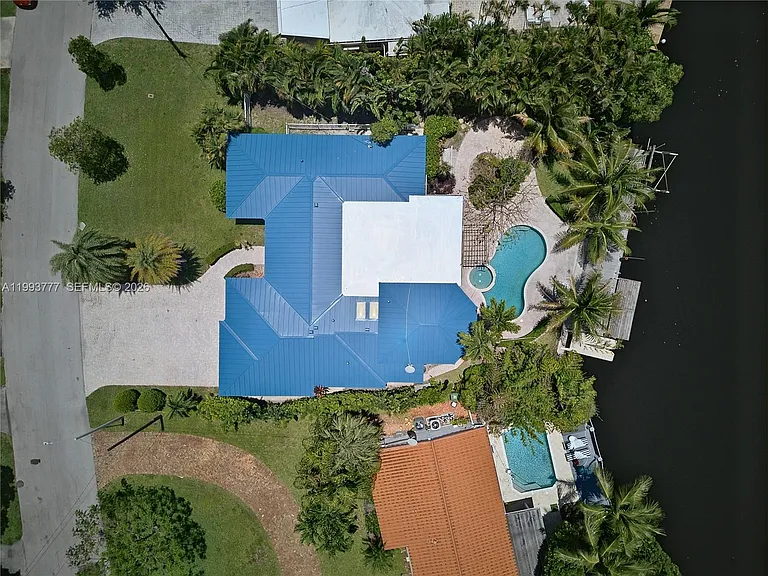 2801 Coral Shores Dr — Photo 2