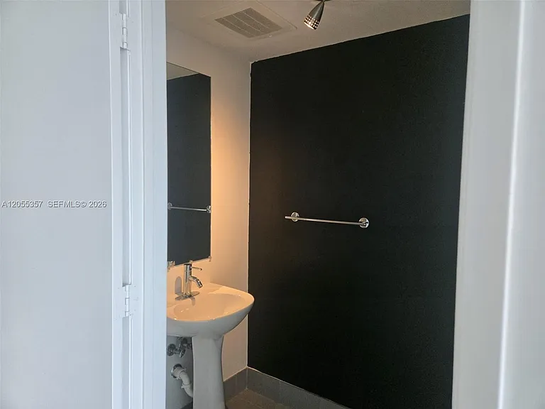 92 SW 3rd St #1808 — Photo 8