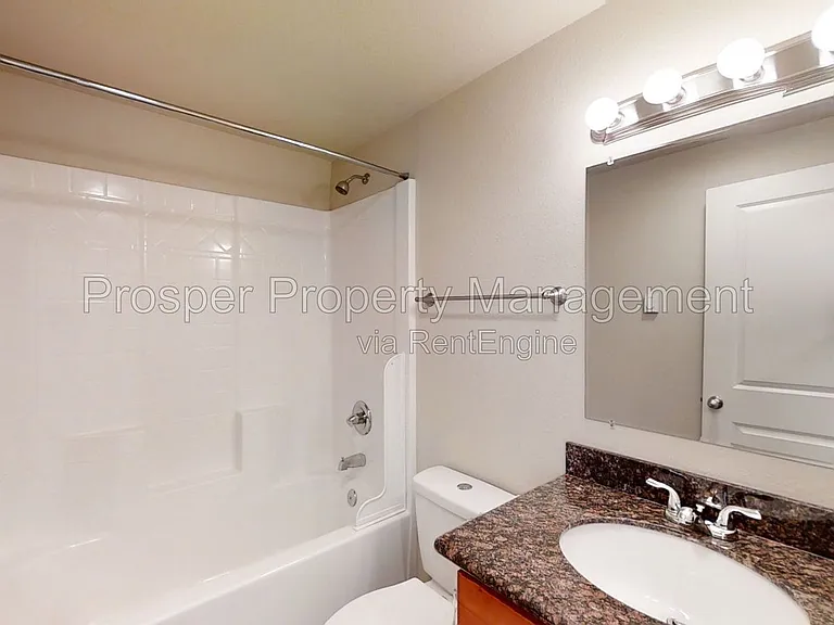 2301 S 74th St #14 — Photo 12