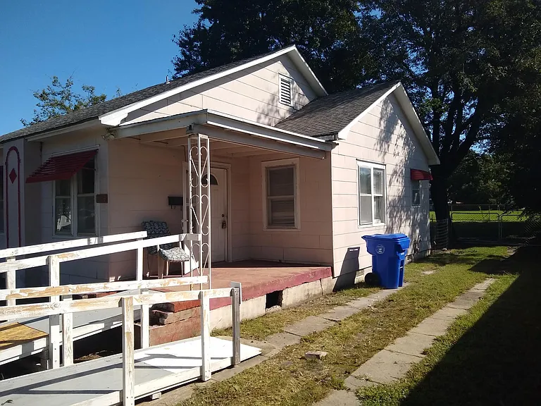 1154 Walnut St — Photo 2