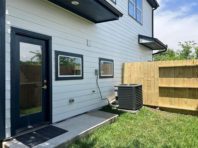 8601 Amadwe St #B — Photo 34