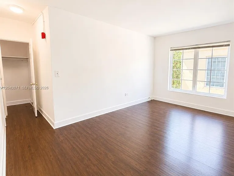 322 NE 25th St #12 — Photo 4