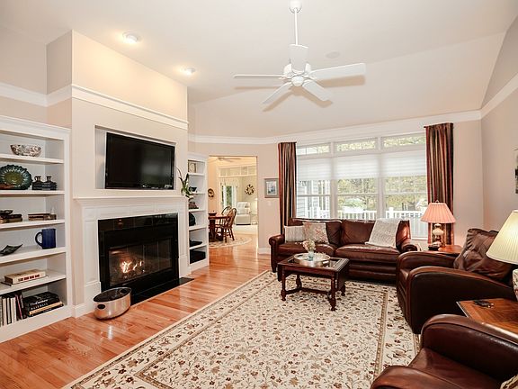 3rd image of 7 Taylors Way #101