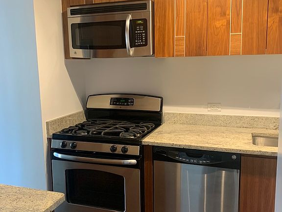 4th image of 200 E 82nd St APT 17C