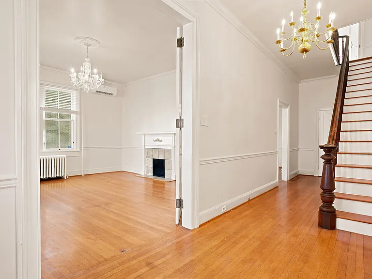 209 N Washington St — Photo 100