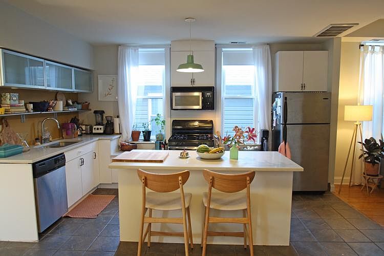 1st image of 1530 W Superior St #3