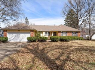 416 W 111th Ter, Kansas City, MO 64114