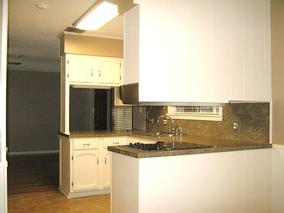 5th image of 1413 Chatsworth Dr
