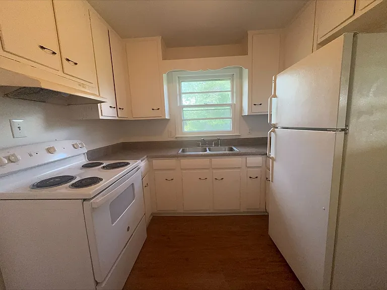 1309 Ardmore Dr — Photo 3