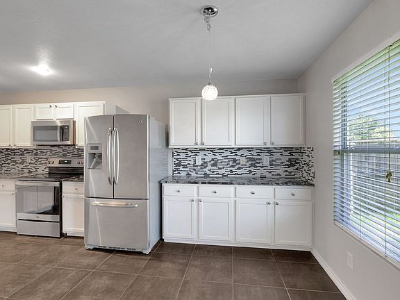 5th image of 2708 Bur Oak Dr