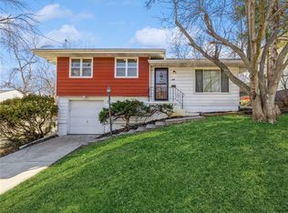 2414 Welbeck Rd, Des Moines, IA 50310