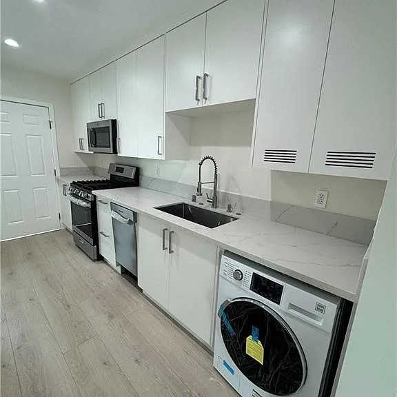 200 S Chevy Chase Dr #1/2 — Photo 4