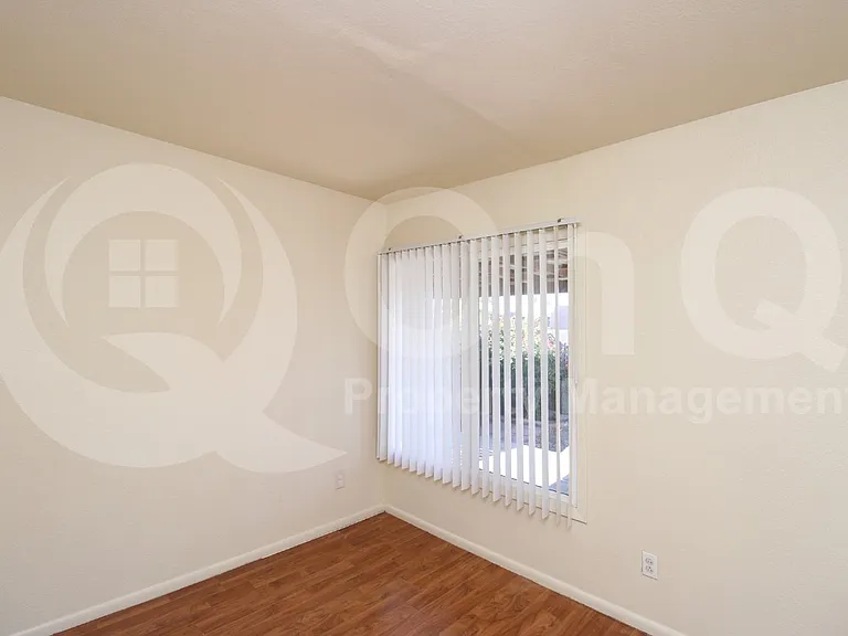 601 N May #5 — Photo 15