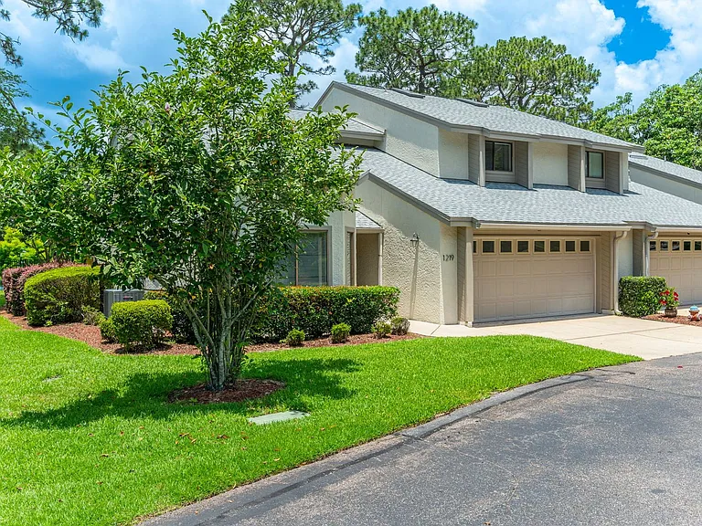 1219 Oakmont Dr — Photo 4