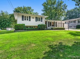 902 Dawn Ct, Dekalb, IL 60115