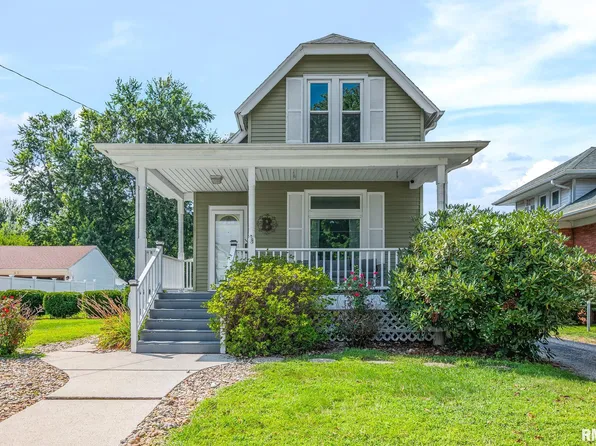 1048 Beecher Ave, Galesburg, IL 61401