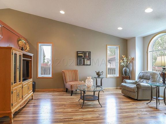 4th image of 823 Lakeridge Pl