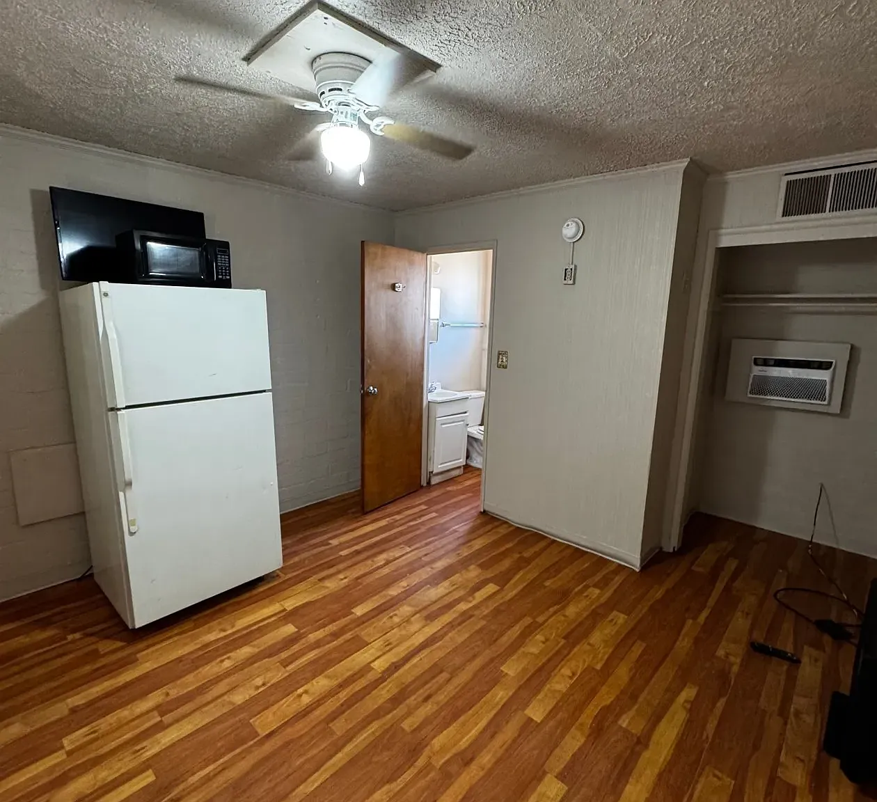 233 W Mesquite Blvd — Photo 2