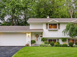 676 Jamestown Rd, Auburn Hills, MI 48326