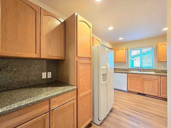 5th image of 6115 81st Pl NE