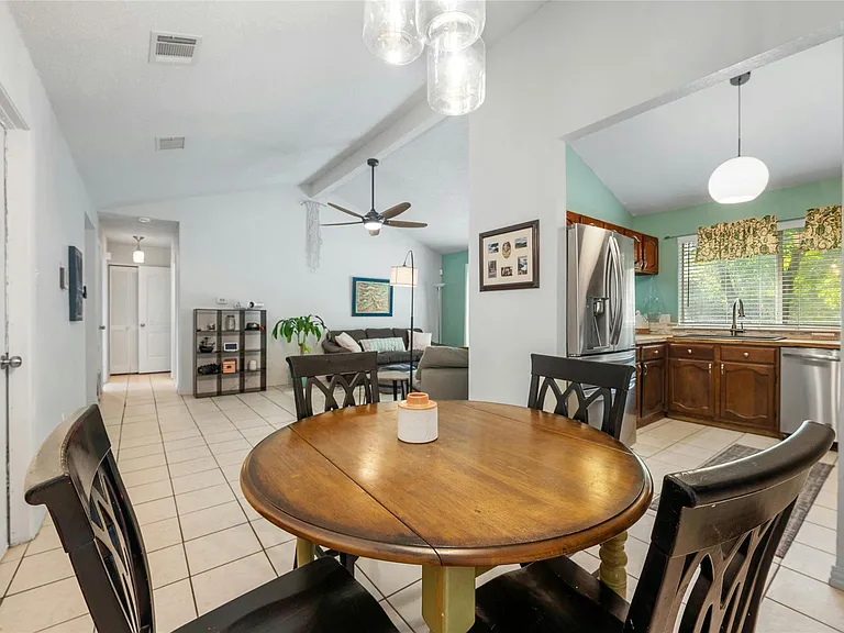 2523 E Stassney Ln — Photo 7