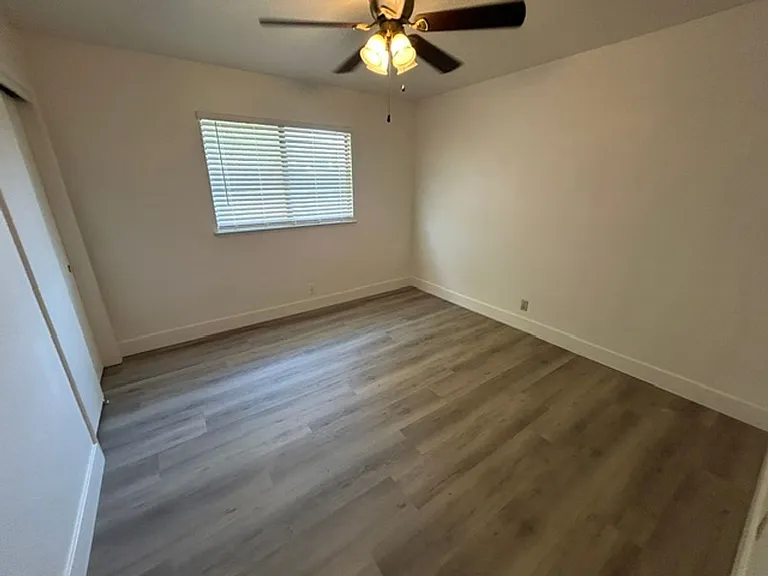 1136 W Damron Ave — Photo 15