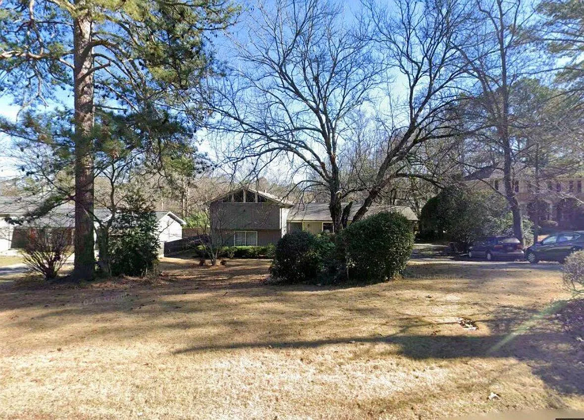 Building Photo - 1690 Manhasset Dr