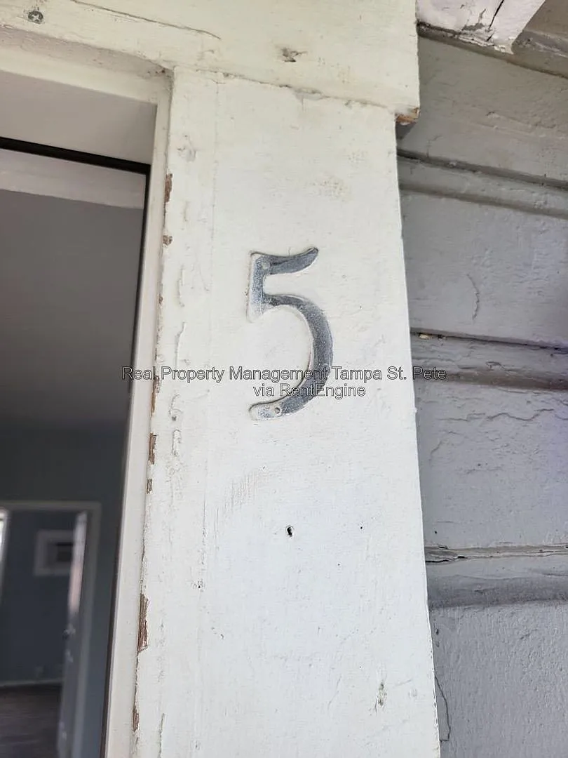 2 bed, 1.0 bath, 750 sqft, $1,050 — Photo 3